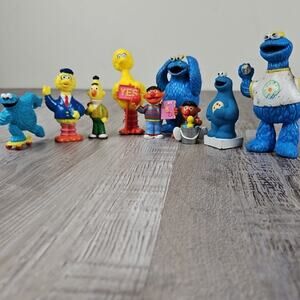 9 Assorted Vintage Sesame Street Muppets Toy Figures PVC Cookie Applesauce